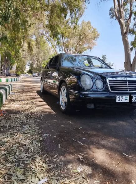 مرسيدس E200 1996 - صورة 1