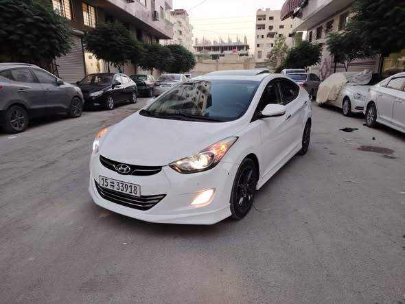 هيونداي أفانتي 2012 - صورة 1