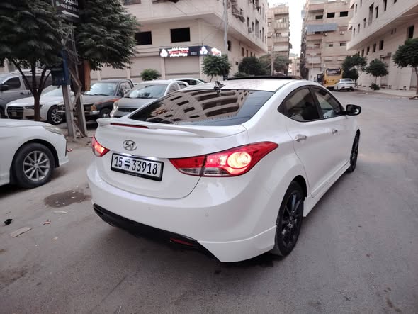 هيونداي أفانتي 2012 - صورة 3