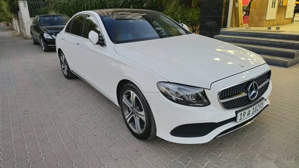 مرسيدس بنز E-Class 2017 - صورة 1
