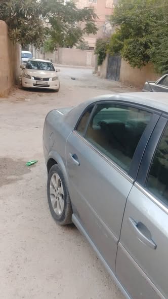 اوبل فيكترا 2008 - صورة 1