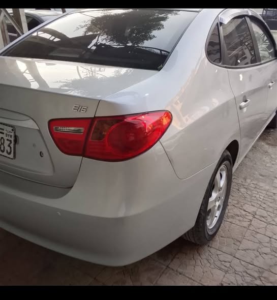 هيونداي افانتي 2010 - صورة 2