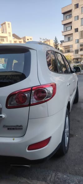 هونداي سنتافي 2012 - صورة 2
