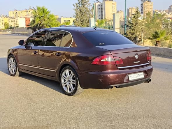 سكودا سوبيرب 2010 - صورة 4