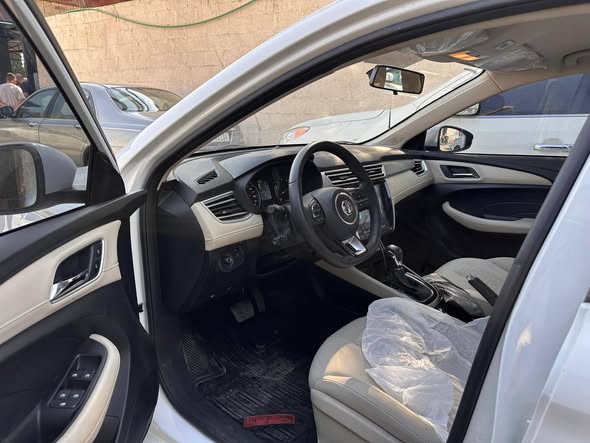 إم جي 5 2025 - صورة 3