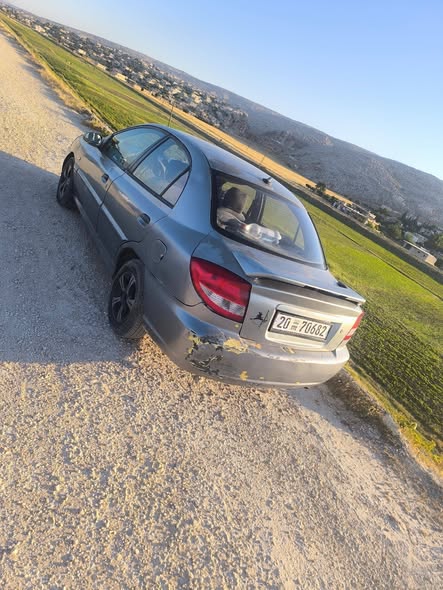 كيا ريو 2002 - صورة 4