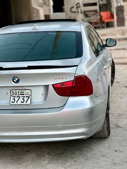 بي ام دبليو ٣٢٣ 2011 - صورة 2