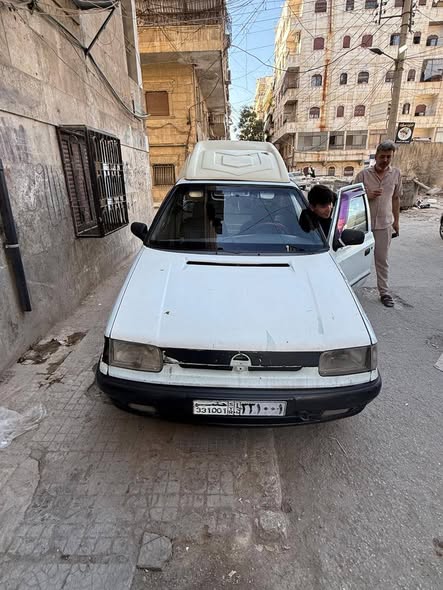 سكودا بيك أب 1996 - صورة 1