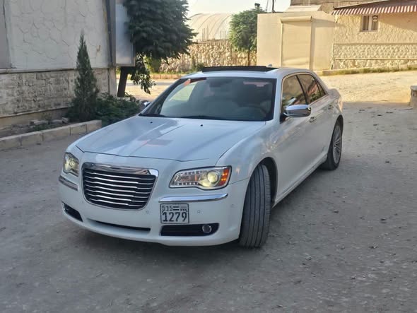 كرايسلر 300 2012 - صورة 1
