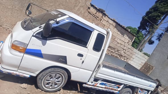 هونداي H-100 2001 - صورة 1