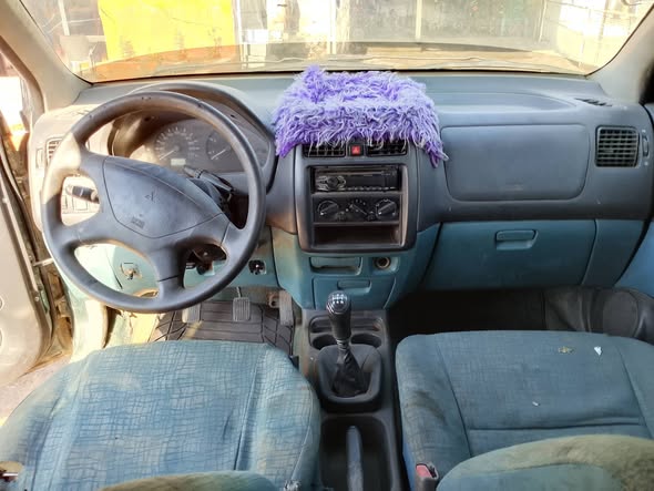 ميتسوبيشي سبيس ستار 2001 - صورة 2