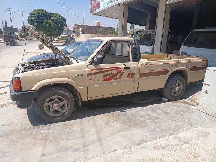 مازدا B1600 1992