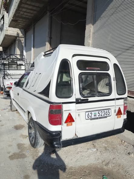 سكودا بيك أب 1998 - صورة 1