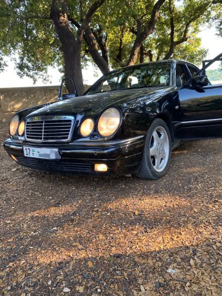 مرسيدس E200 1996 - صورة 1