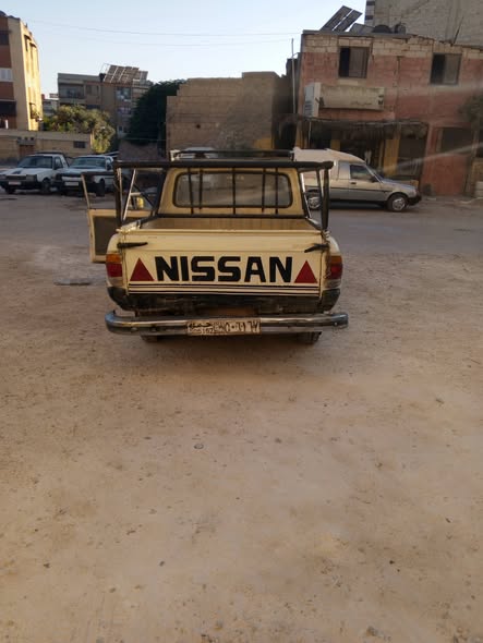 نيسان بيك أب 1976 - صورة 3