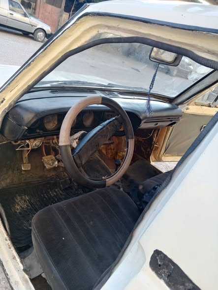 نيسان بيك أب 1976 - صورة 4