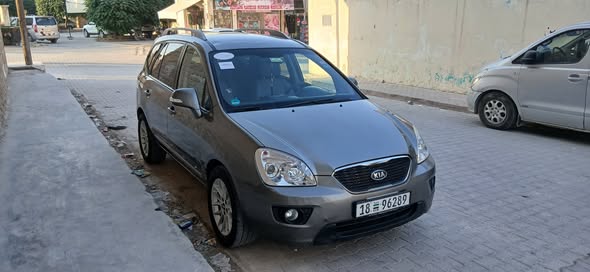 كيا كارينز 2011 - صورة 1