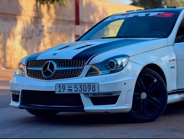 مرسيدس C300 2013 - صورة 1