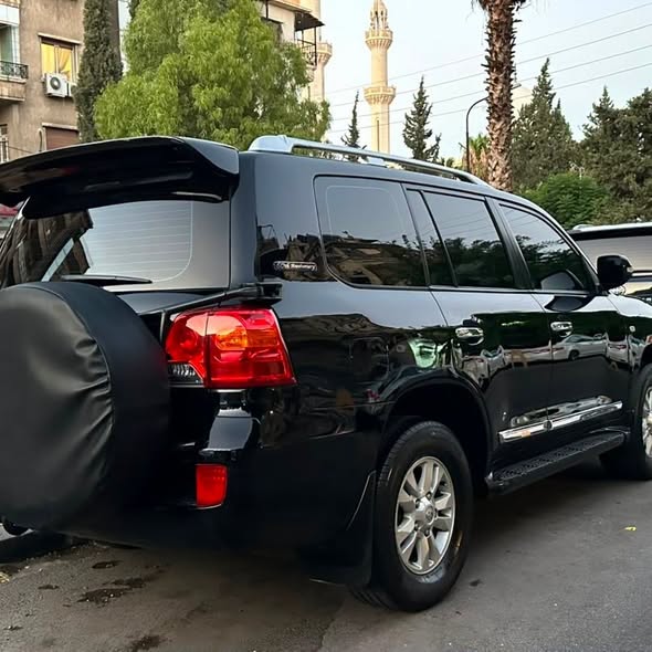 تويوتا لاندكروزر 2012 - صورة 4