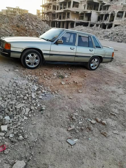 مازدا 929 1983 - صورة 2
