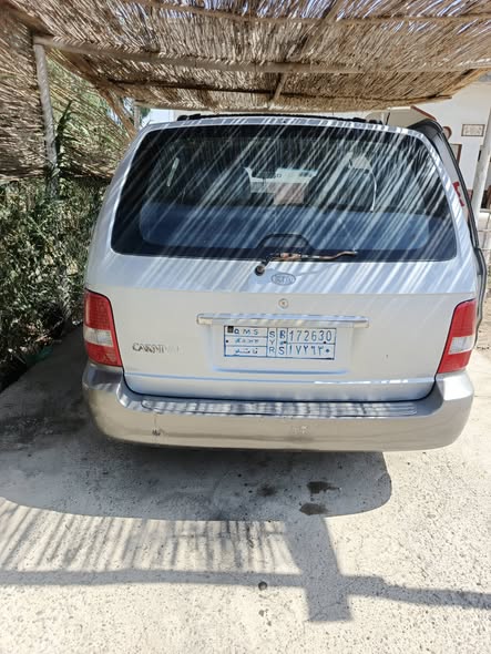 كيا كرنفال 2002 - صورة 1