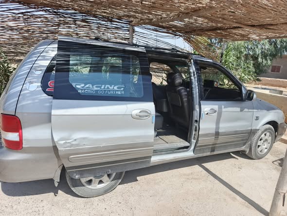 كيا كرنفال 2002 - صورة 4