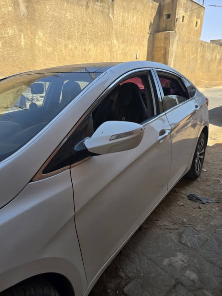 هيونداي اي 40 2013 - صورة 4