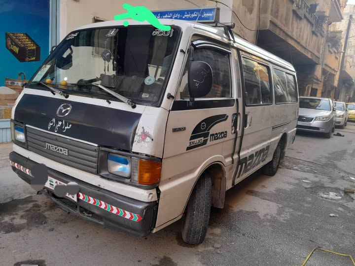 مازدا E-Series 1996