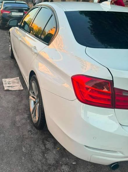 بي إم دبليو 320i 2013 - صورة 3