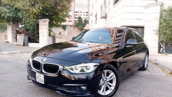بي إم دبليو 318i 2018 - صورة 1