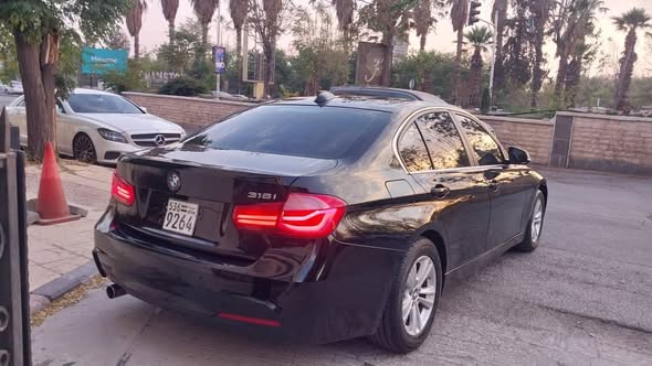 بي إم دبليو 318i 2018 - صورة 2