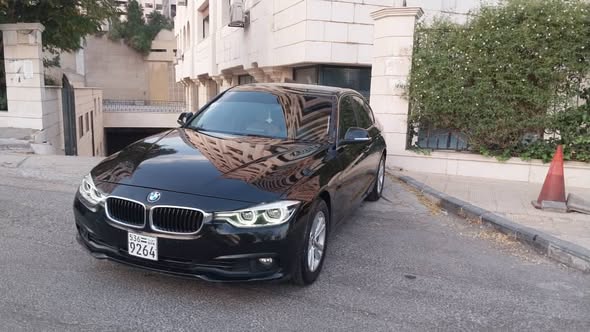 بي إم دبليو 318i 2018 - صورة 3