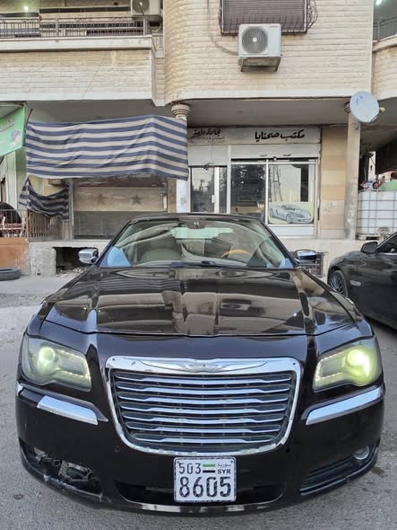 كرايزر 300C 2012 - صورة 1