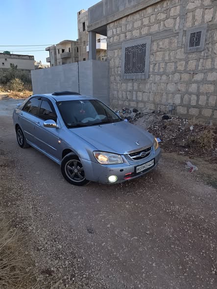 كيا سيراتو 2006 - صورة 1