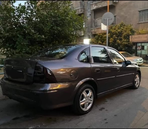 اوبل فيكترا 1997 - صورة 3