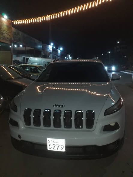 جيب شيروكي 2015 - صورة 1