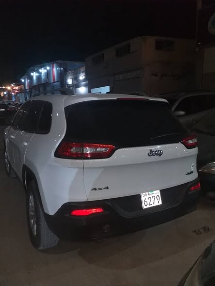جيب شيروكي 2015 - صورة 2