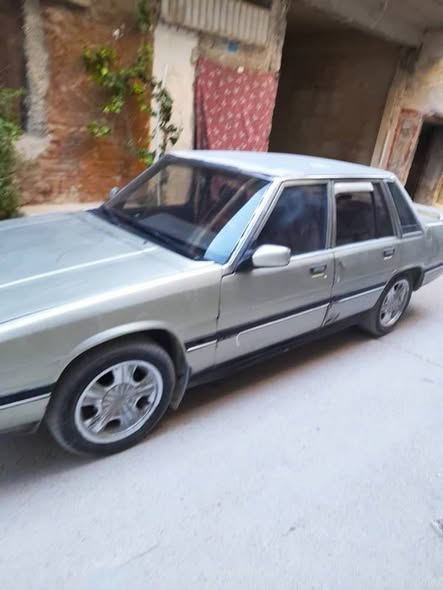 مازدا 929 1983 - صورة 2