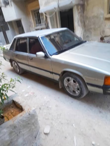مازدا 929 1983 - صورة 4