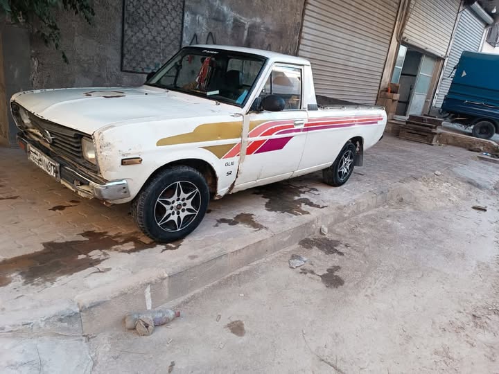 نيسان 1200 1993
