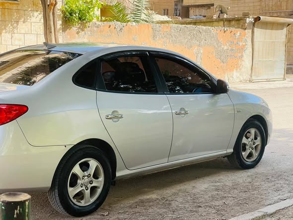 هيونداي افانتي 2010 - صورة 2