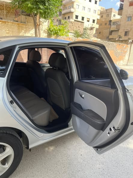 هيونداي افانتي 2010 - صورة 5
