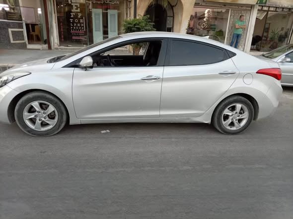 هيونداي أفانتي 2011 - صورة 4