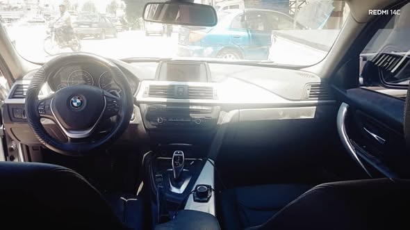 بي إم دبليو 320 2012 - صورة 2