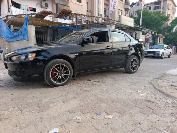 ميتسوبيشي لانسر 2009 - صورة 2