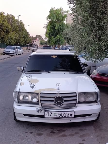 ميرسيدس E230 1980 - صورة 1