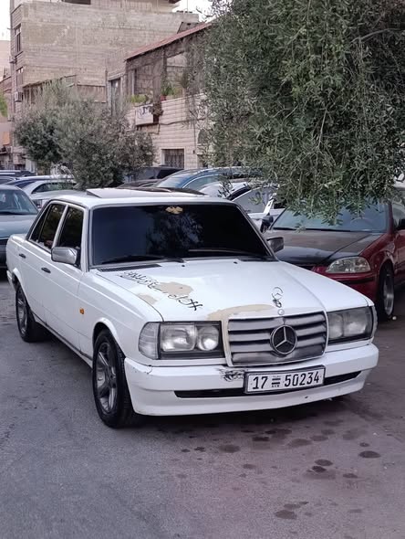 ميرسيدس E230 1980 - صورة 2