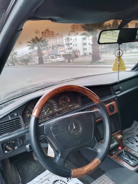 مرسيدس 190 1993 - صورة 2