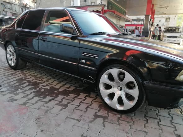 بي إم دبليو 735 1990 - صورة 1