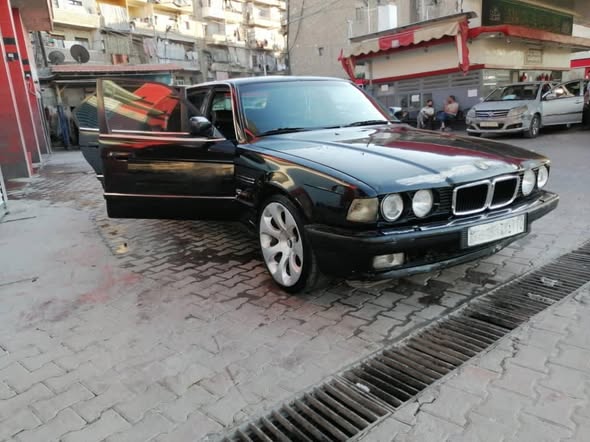 بي إم دبليو 735 1990 - صورة 3